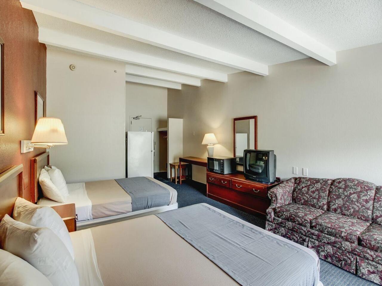 Queen Room with Two Queen Beds - Non-Smoking