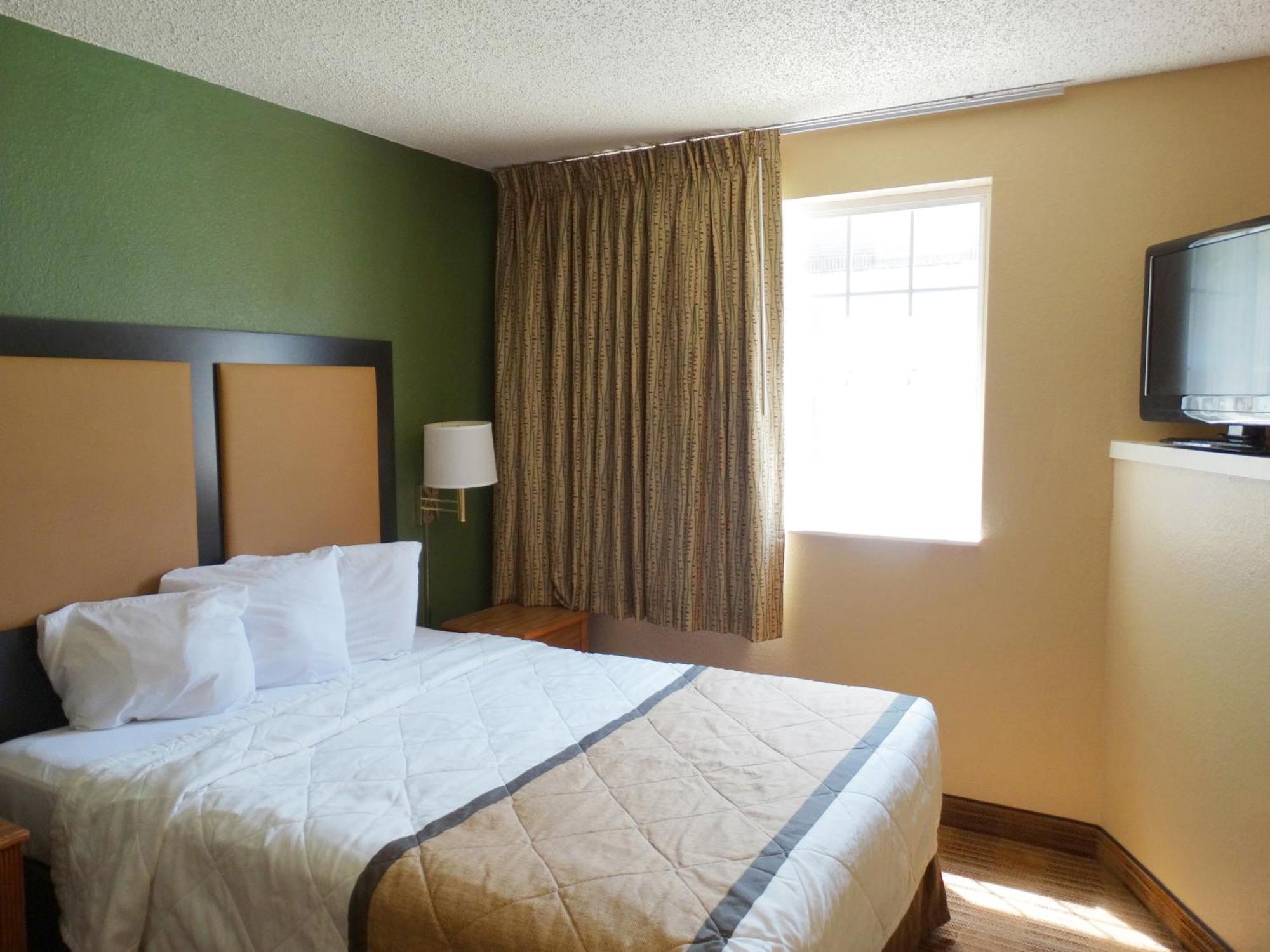 One Bedroom Suite 1 Queen Bed Non-Smoking,576440190:JPEG