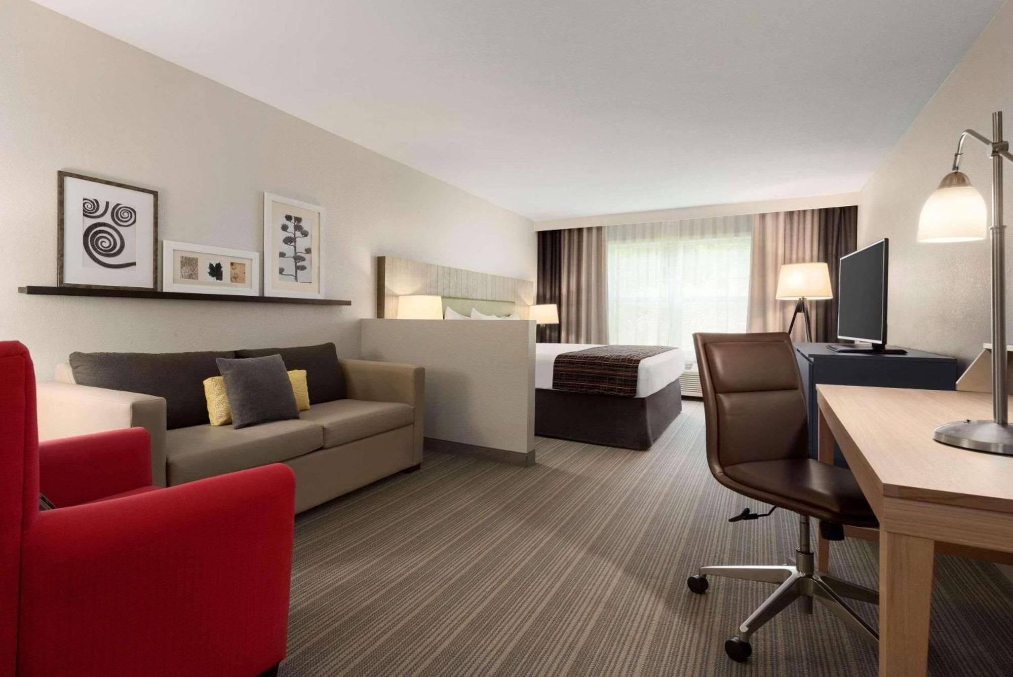 King Suite with Whirlpool - Disability Access