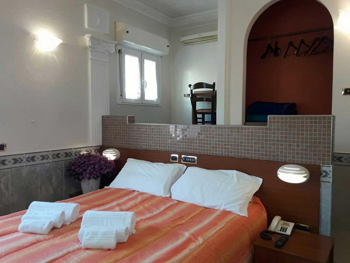 Standard Double Room,579035484:JPEG