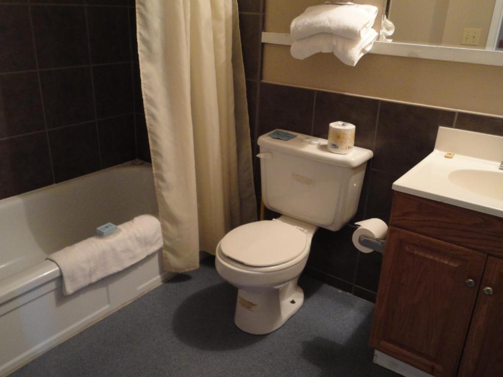 One-Bedroom Suite with Kitchen