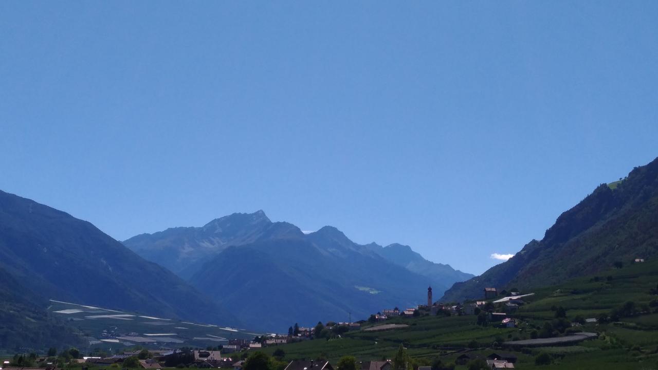 Camera Matrimoniale con Vista Montagna