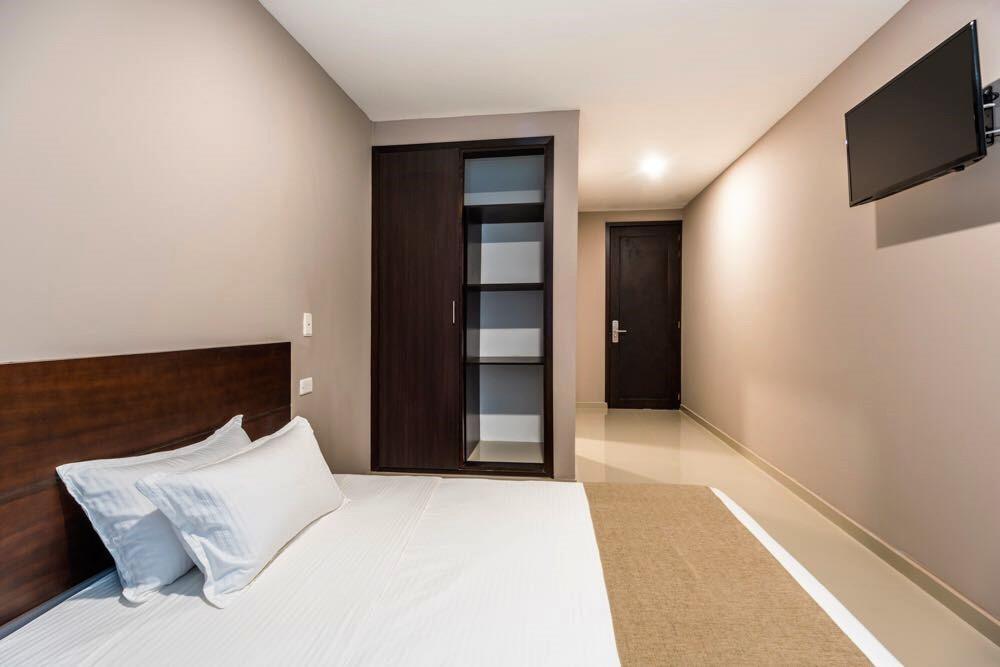 Single Room,718730284:JPEG