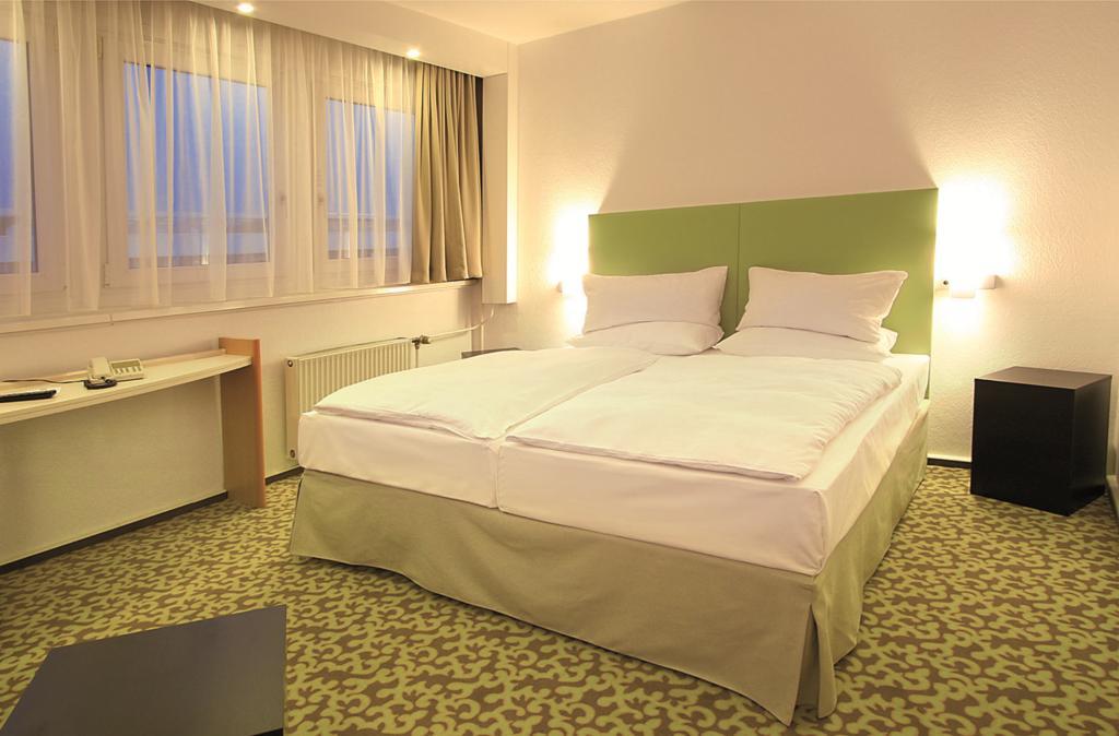Standard Suite 1 double bed 2 sofas