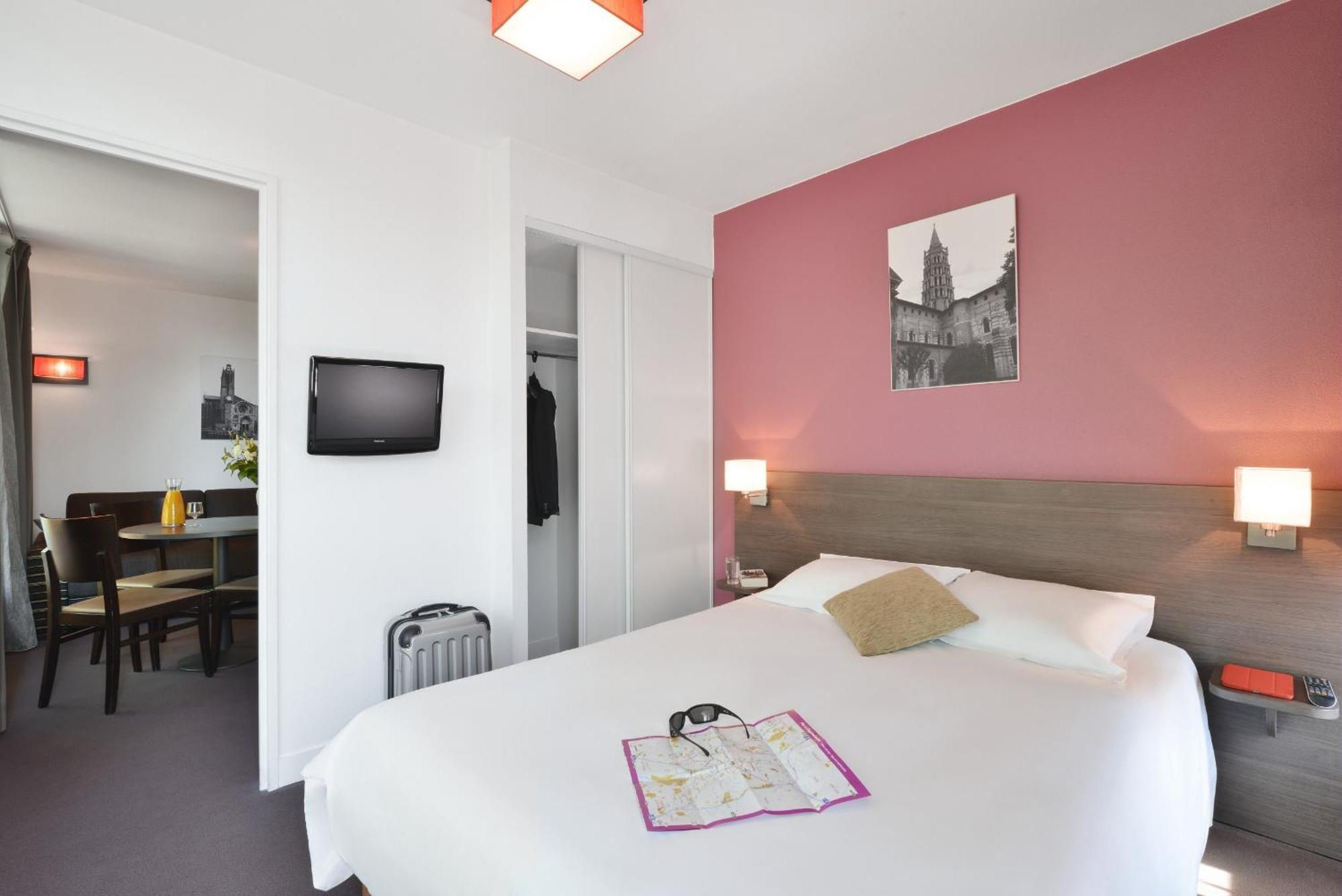 One-Bedroom Apartment,1279190113:JPEG