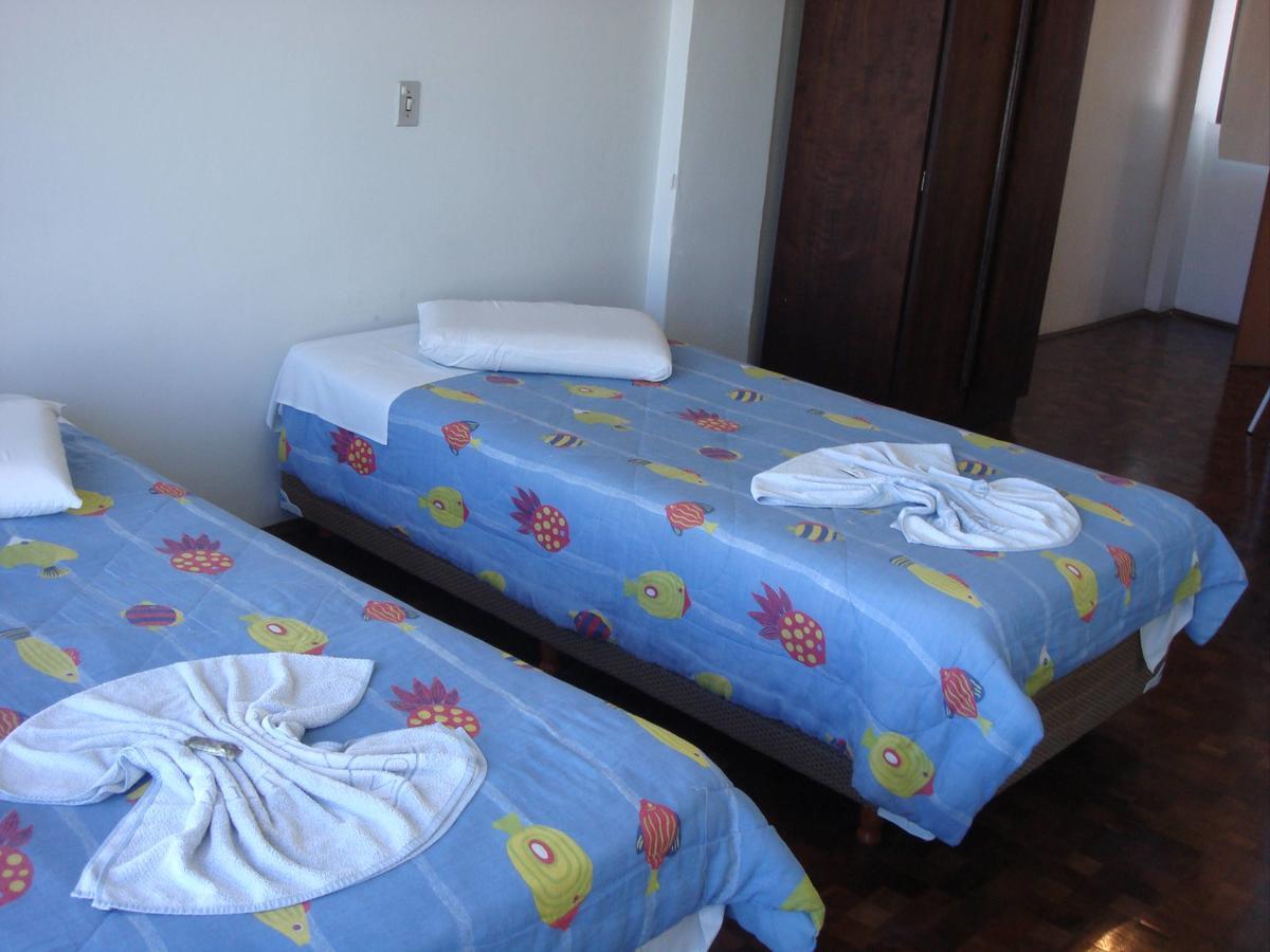 Quarto com 2 Camas de Solteiro
