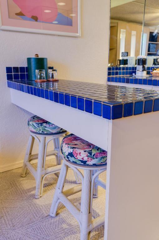 Queen Kitchenette Non-Smoking