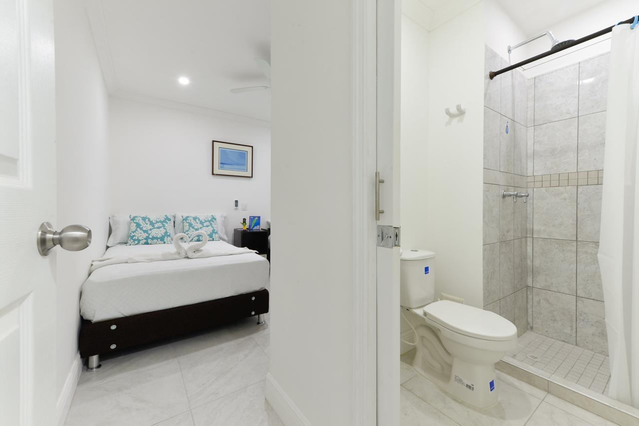 Comfort Triple Room Shower