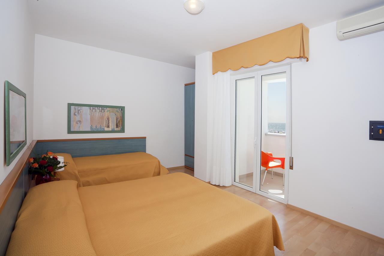 Dreibettzimmer mit Meerblick