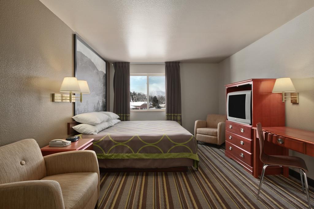 King Room Mountain View Non-Smoking