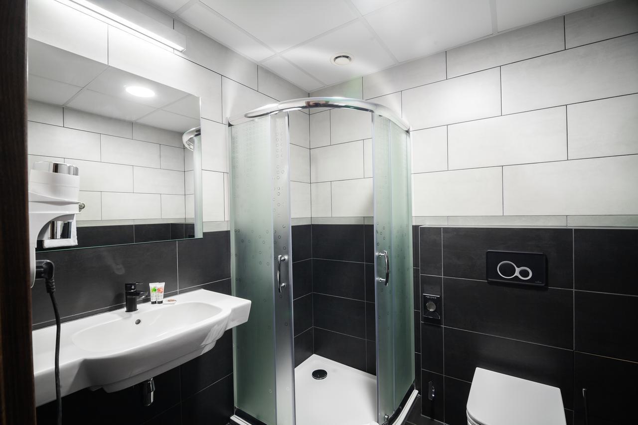Single Room Bathroom