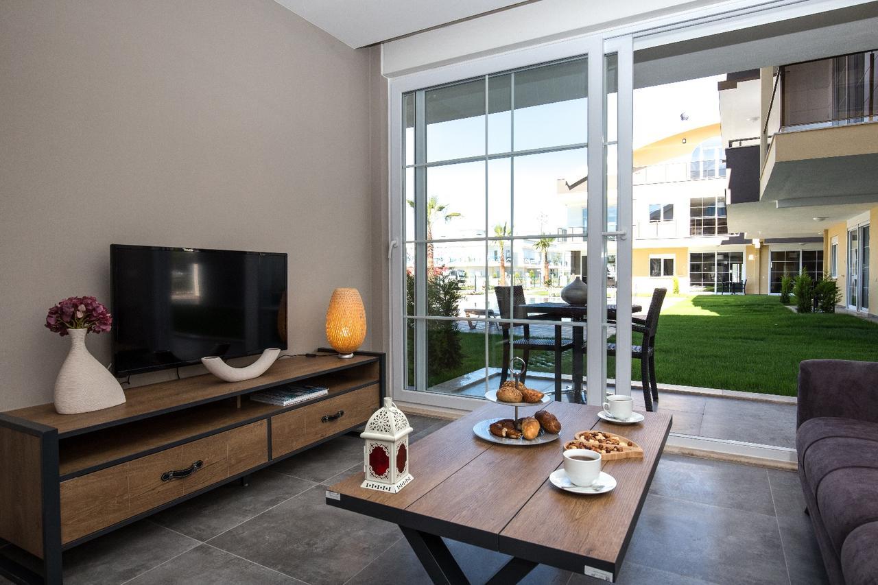 Deluxe One-Bedroom Apartment