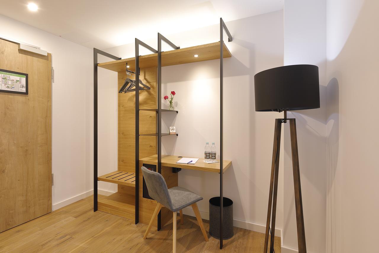 Standard Queen Room