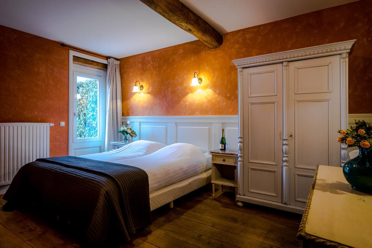 Twin Room Bathroom