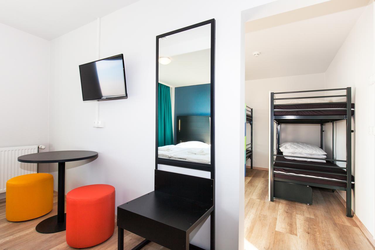 Bed 6-Bed Dormitory Room