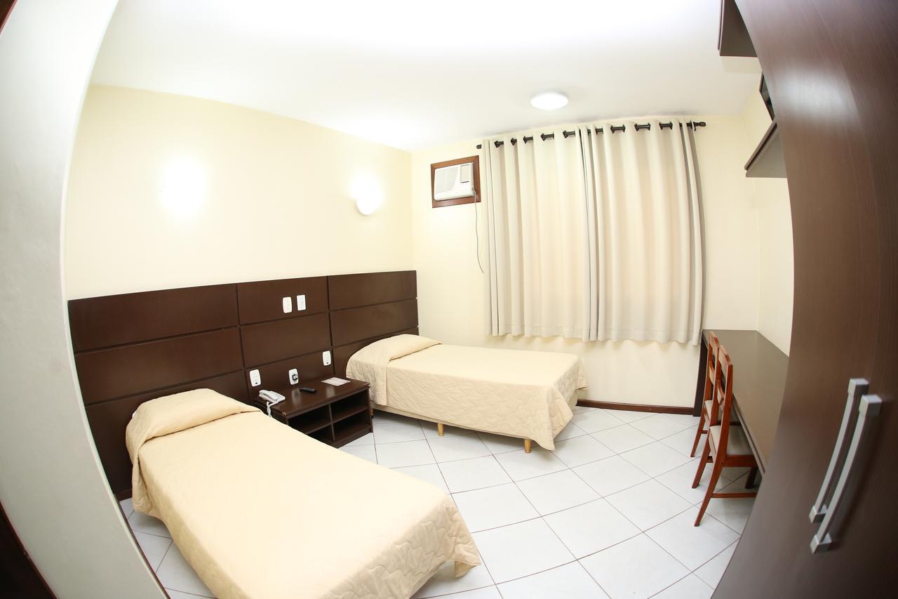 Quarto com 2 Camas de Solteiro