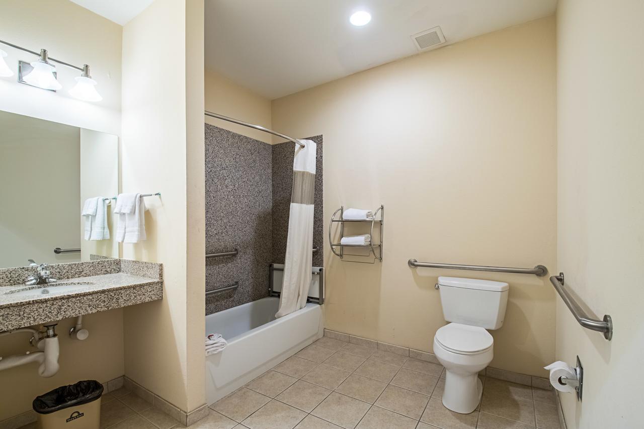 Queen Room with Two Queen Beds - Mobility Access/Non-Smoking
