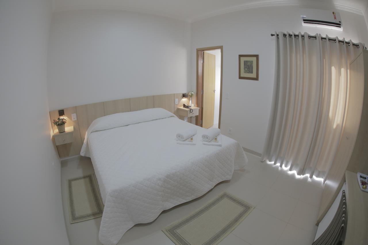 Quarto com 2 Camas de Solteiro