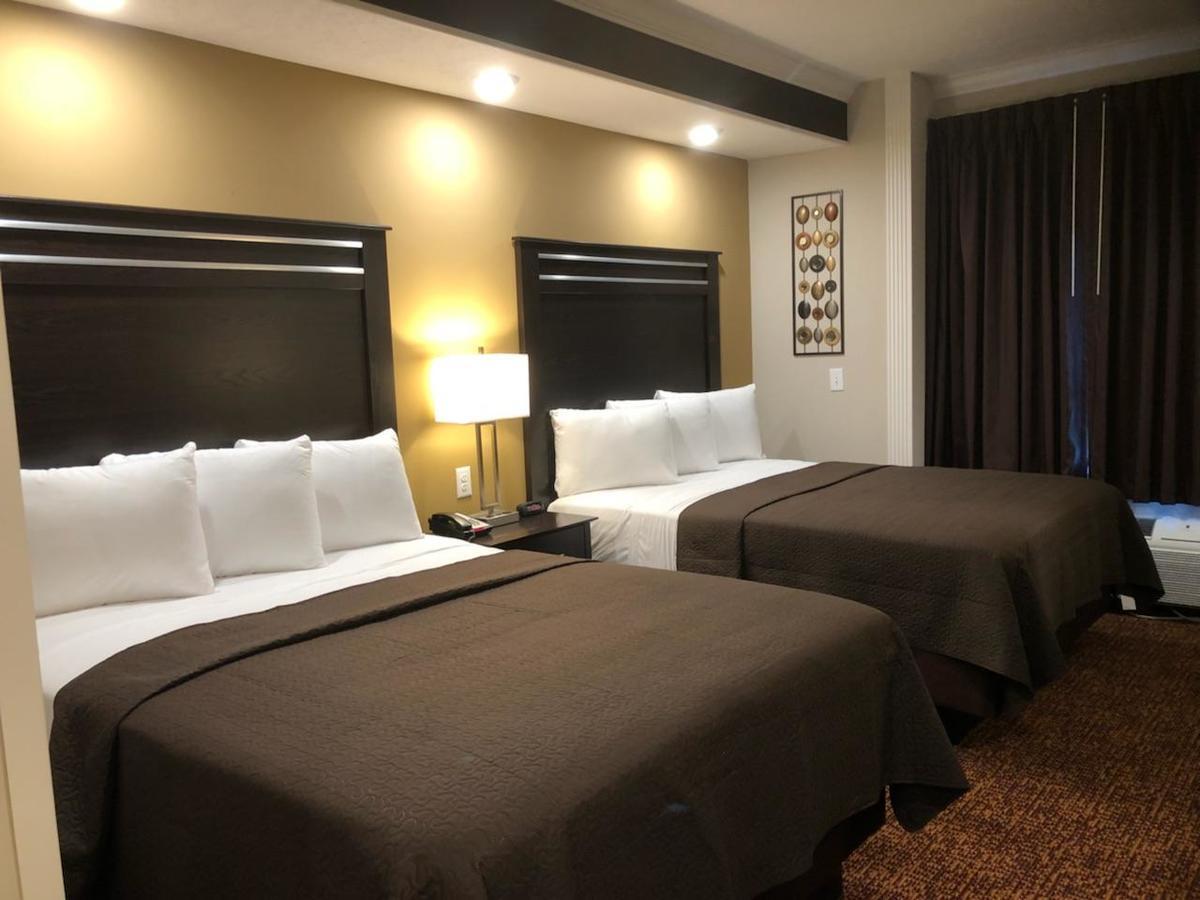 Queen Room/Wet Bar - Non-Smoking