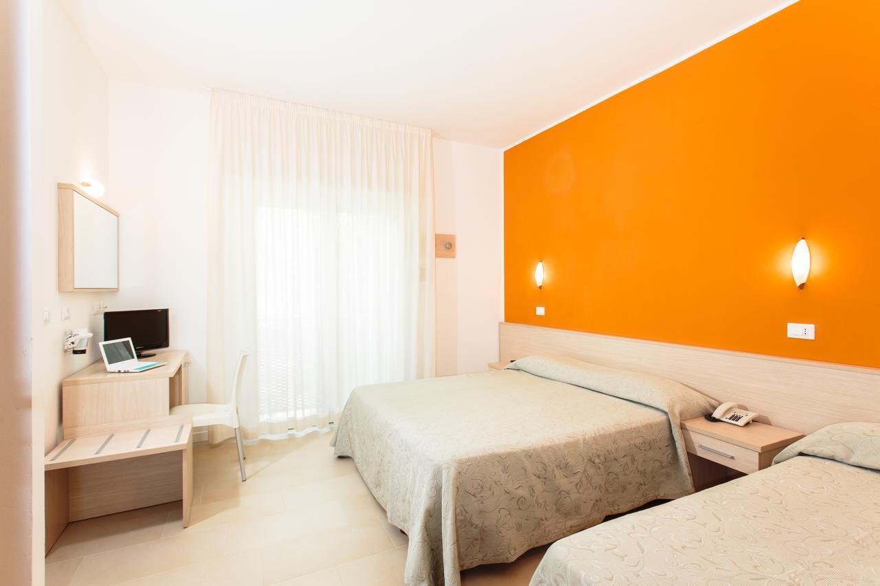Triple Room,639045087:JPEG