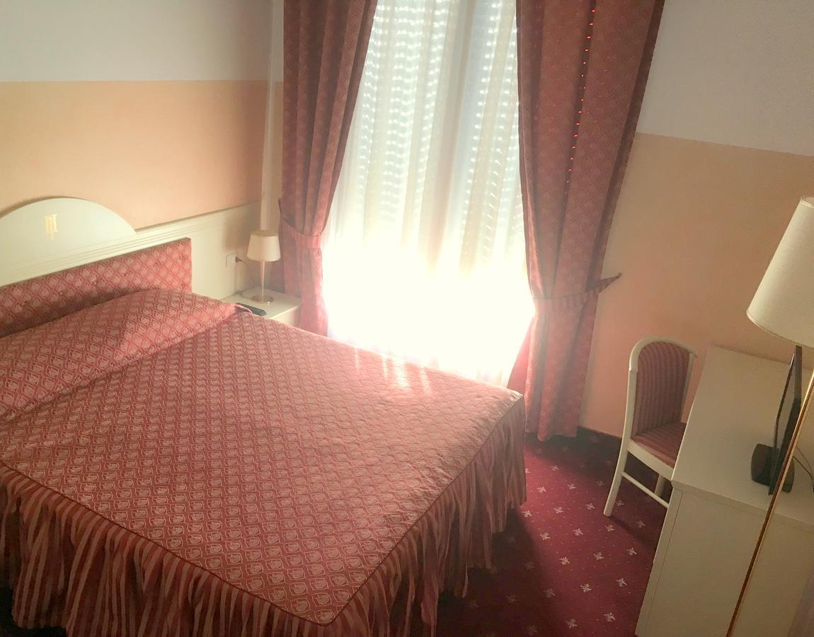 Standard Double Room,640725462:JPEG