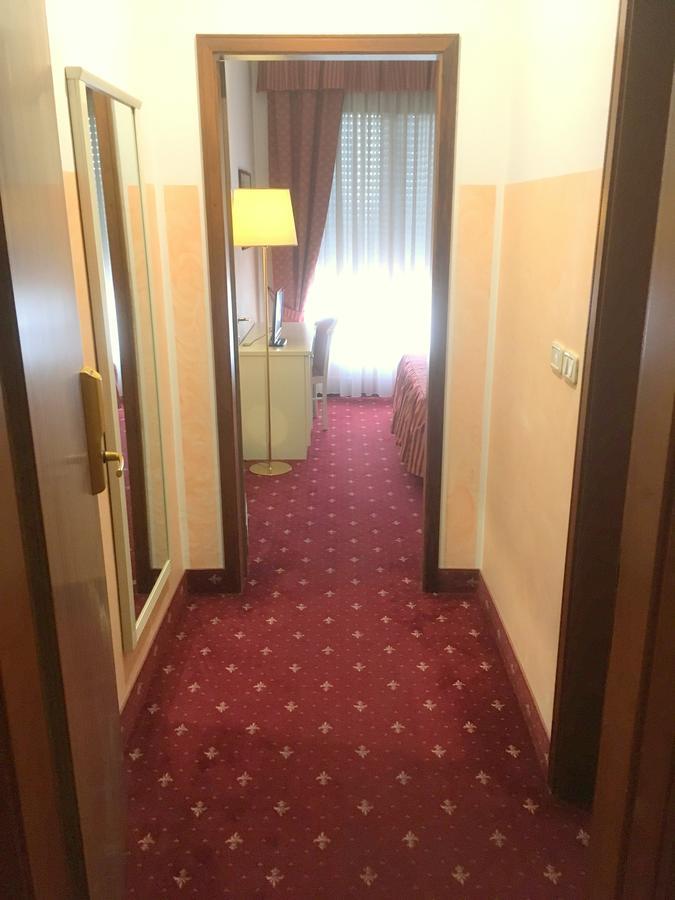 Twin Room,640882350:JPEG