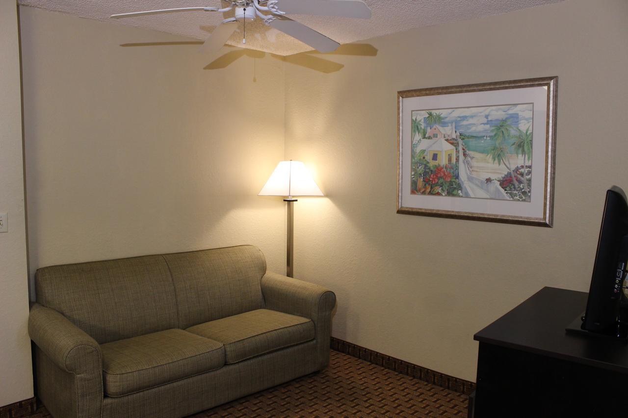One-Bedroom King Suite with Sofa-Bed - Non-Smoking