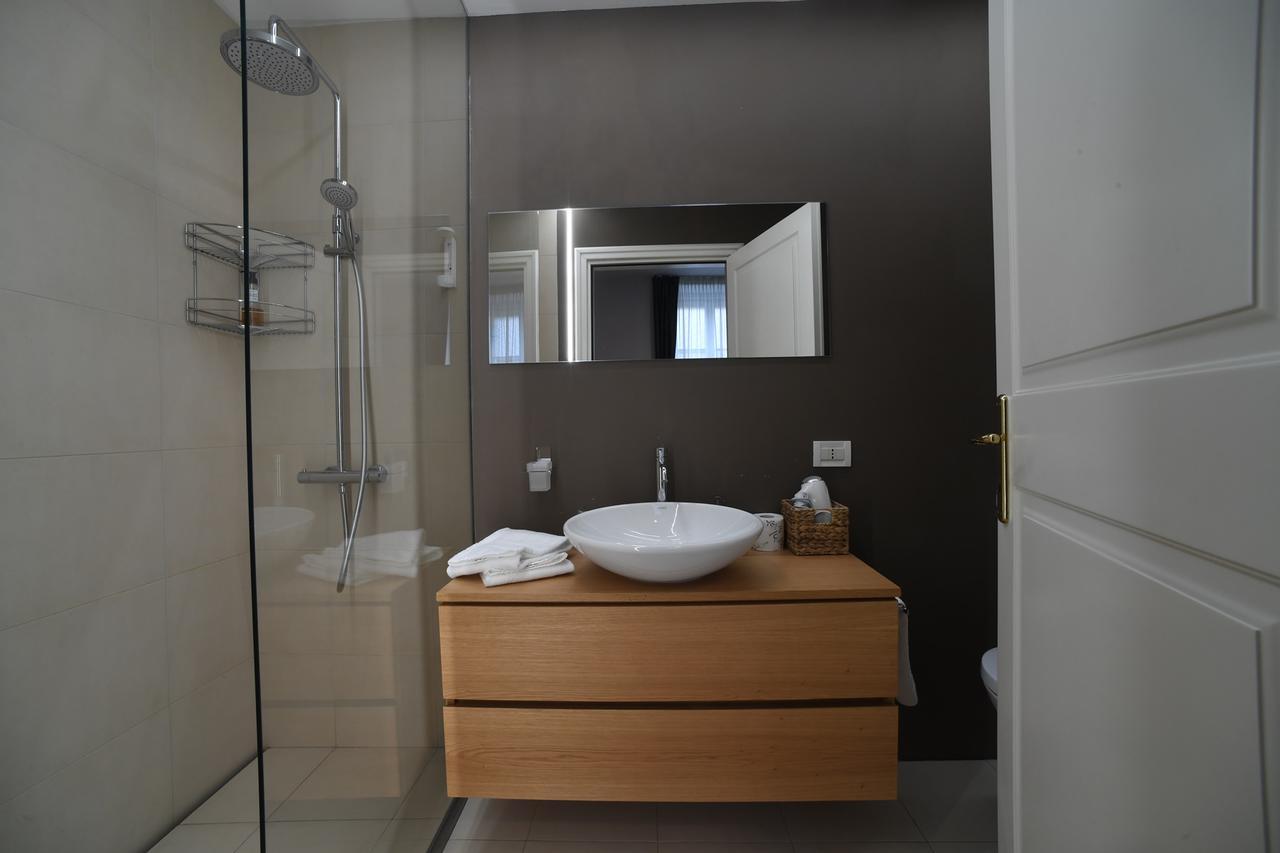 Camera Matrimoniale/Doppia con Letti Singoli con Bagno Privato