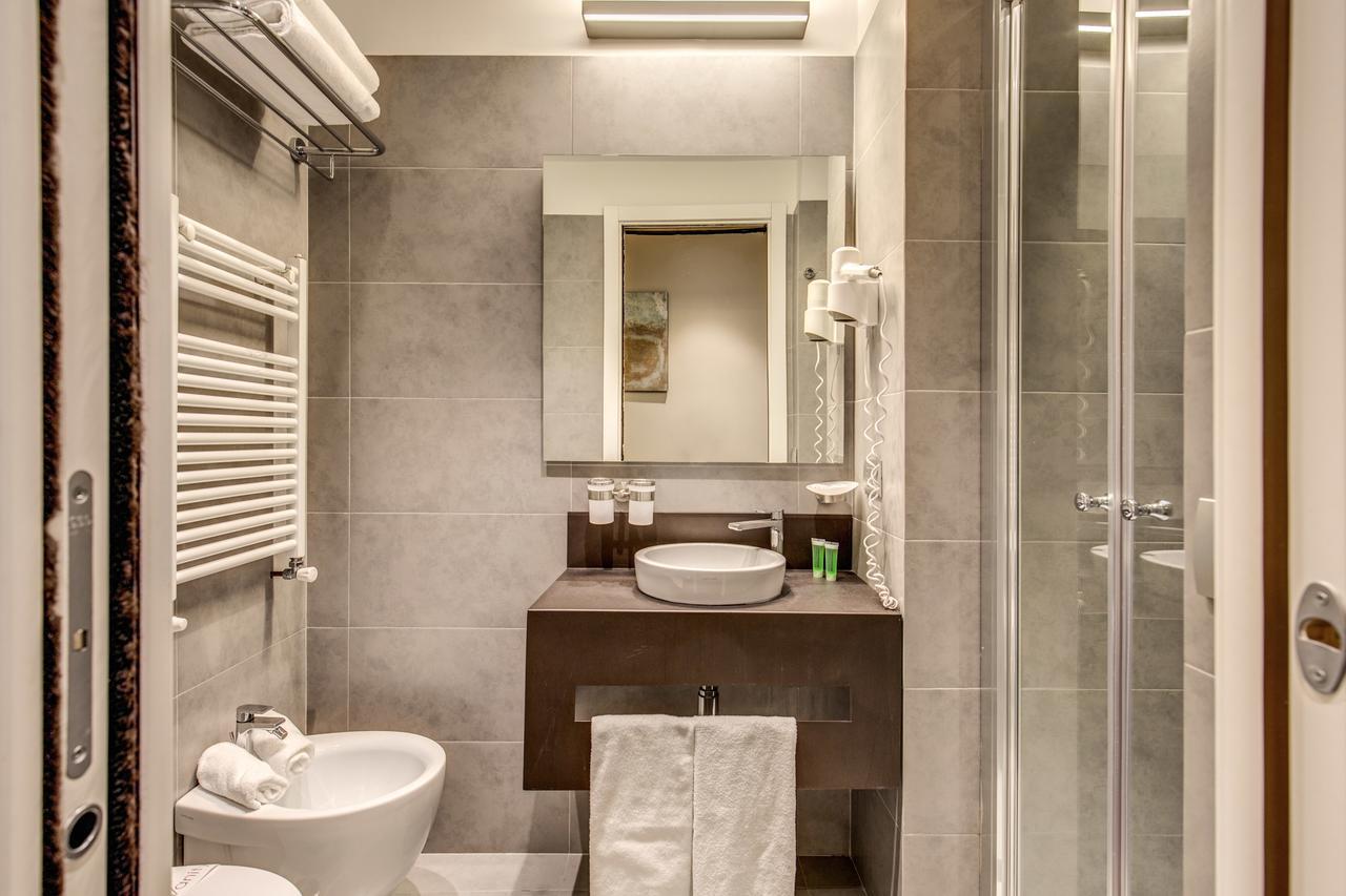 Superior Double or Twin Room,642436191:JPEG