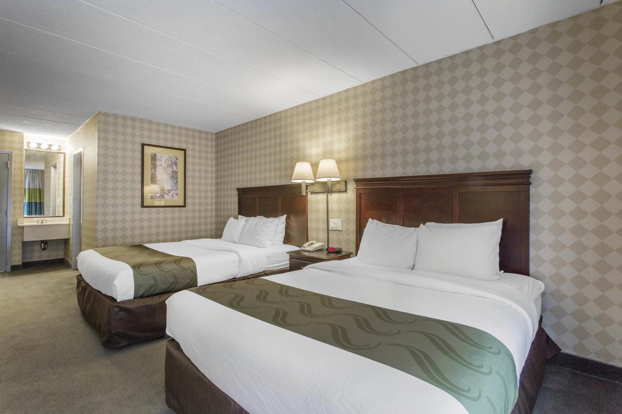 Queen Room Two Queen Beds Non Smoking or Pet Friendly,1281399301:JPEG