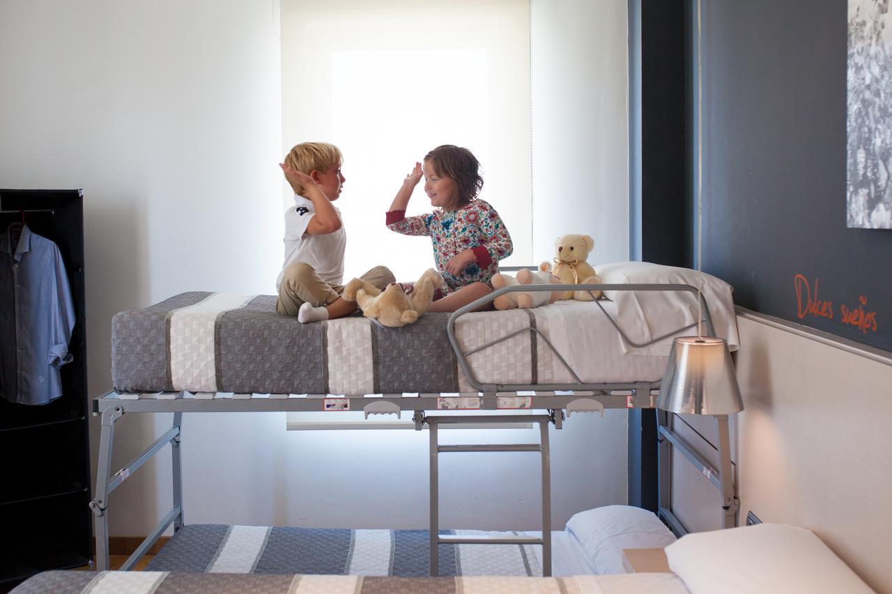 Family Room,1083972745:JPEG