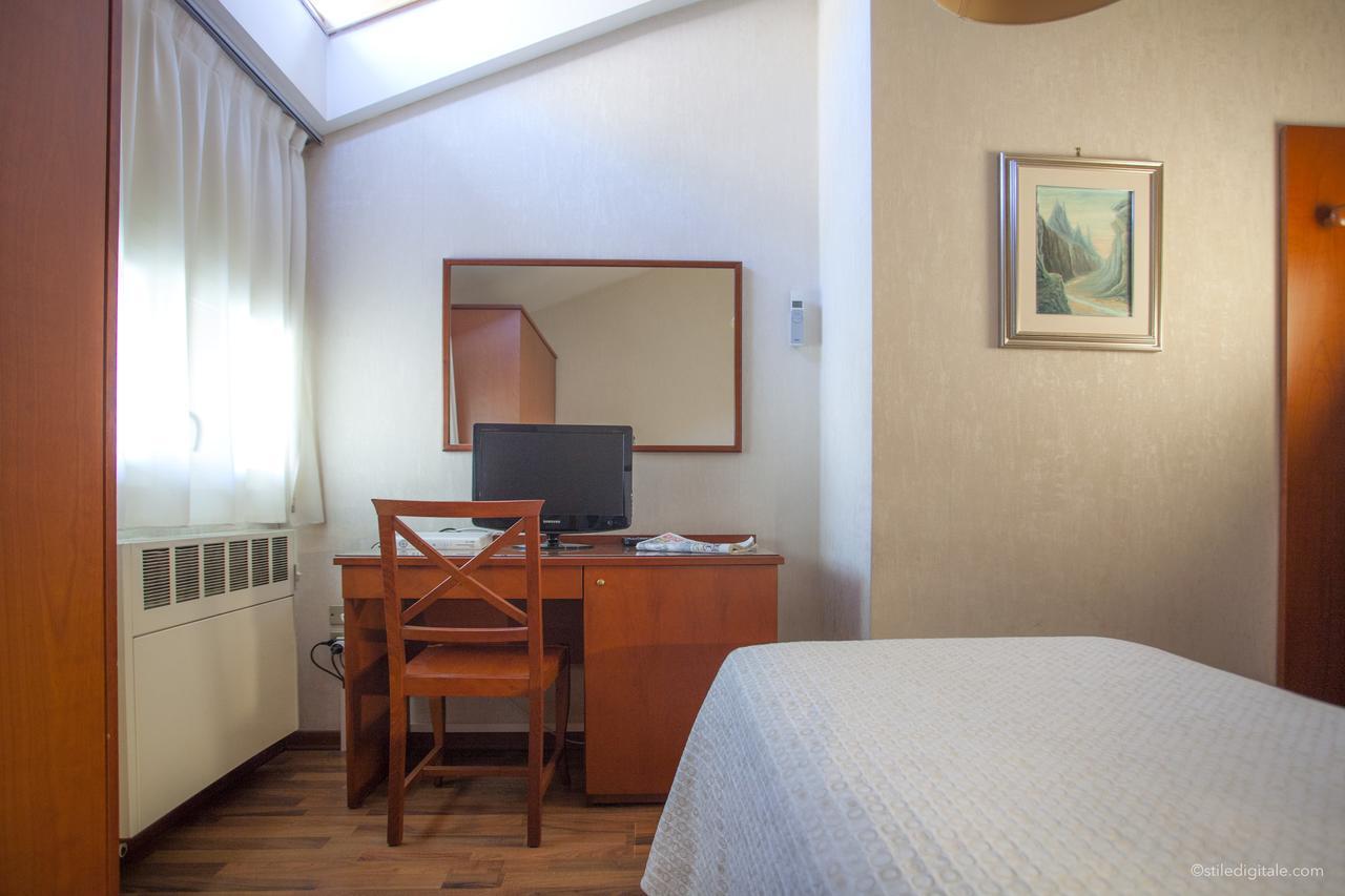 Single Room,645166554:JPEG
