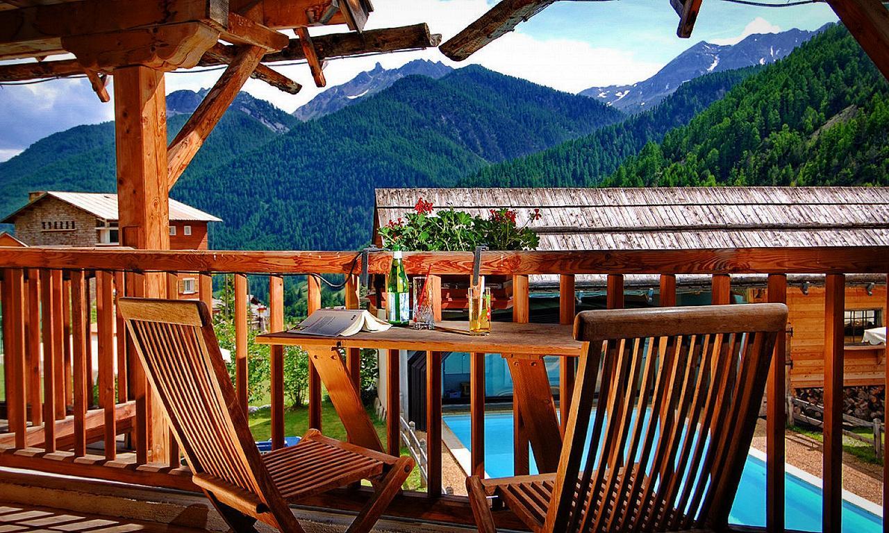 Family Room Balcony,645357723:JPEG