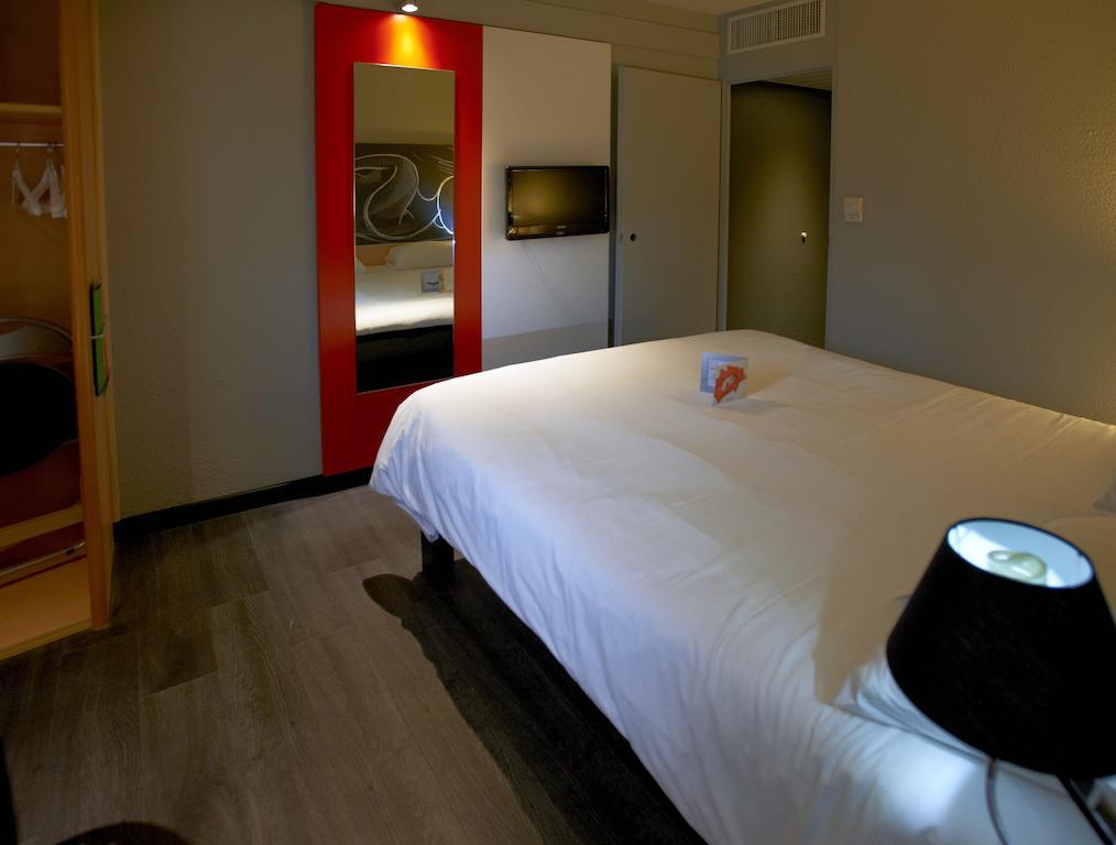 Standard Room One Double Bed One Single Bed,1704965160:JPEG