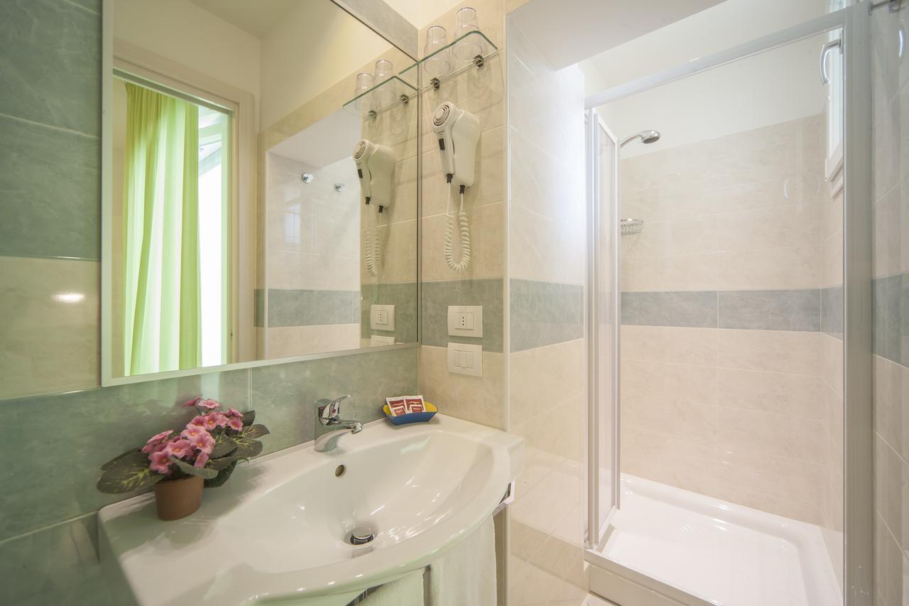 Standard Quadruple Room,646903839:JPEG