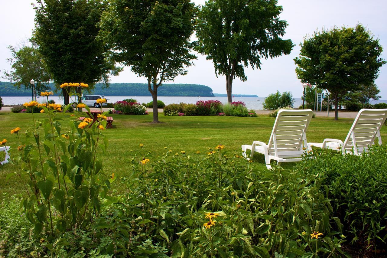 Family Room with Lake View