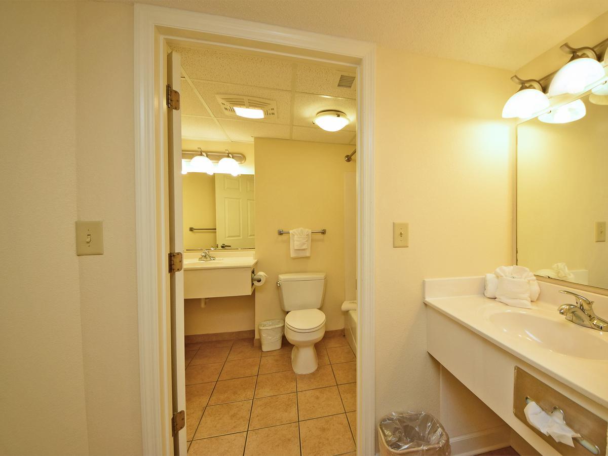 1 Bedroom 1 Bath Side-view Condo 1 King Wall Bed T31,649502730:JPEG