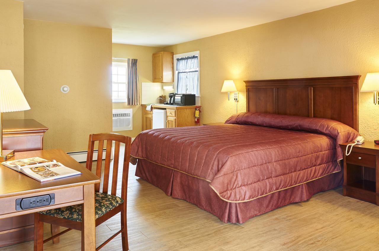 Deluxe King Efficiency Room