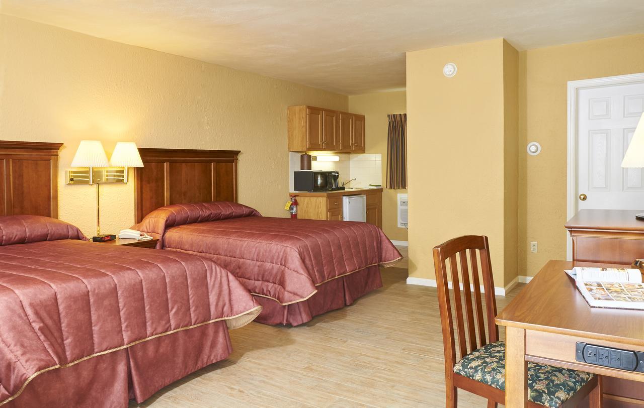 Deluxe Efficiency Room
