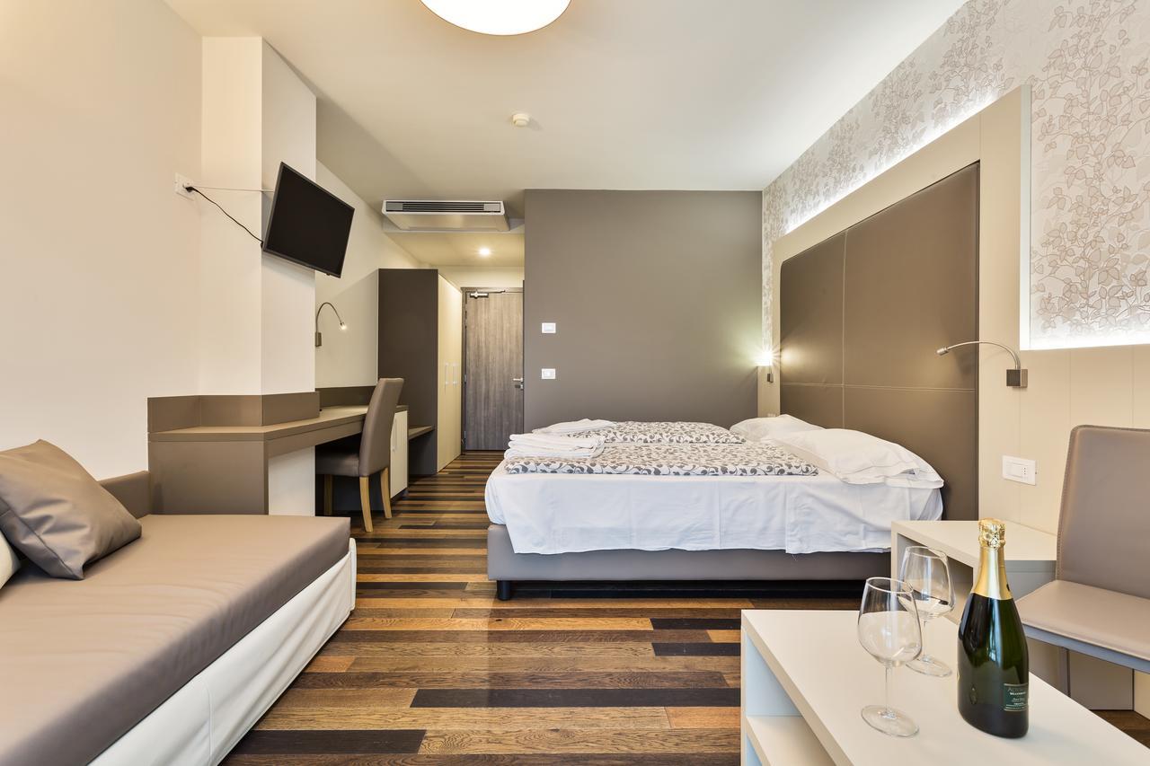 Deluxe Triple Room,658413855:JPEG