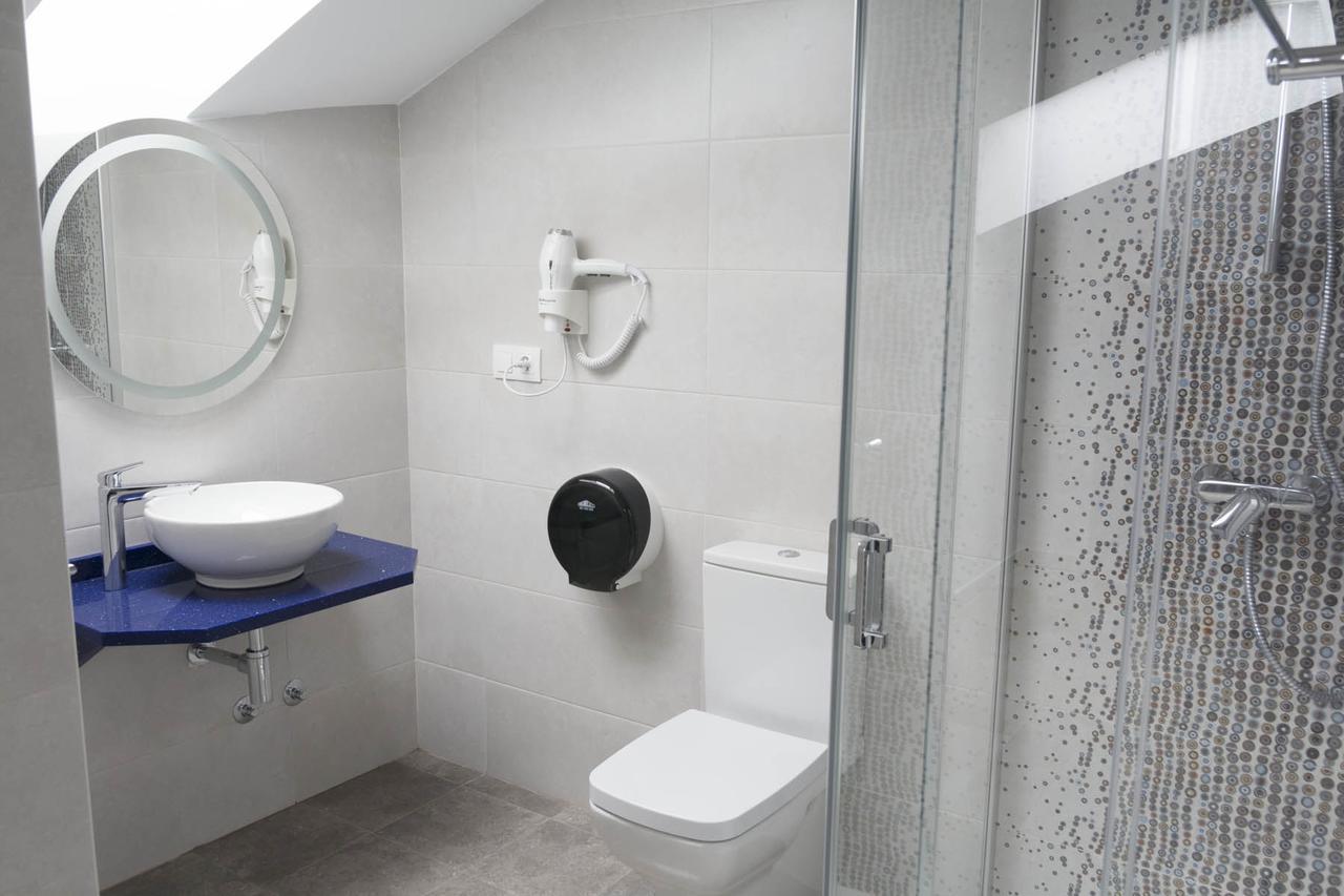Habitación Doble con baño - 2 camas