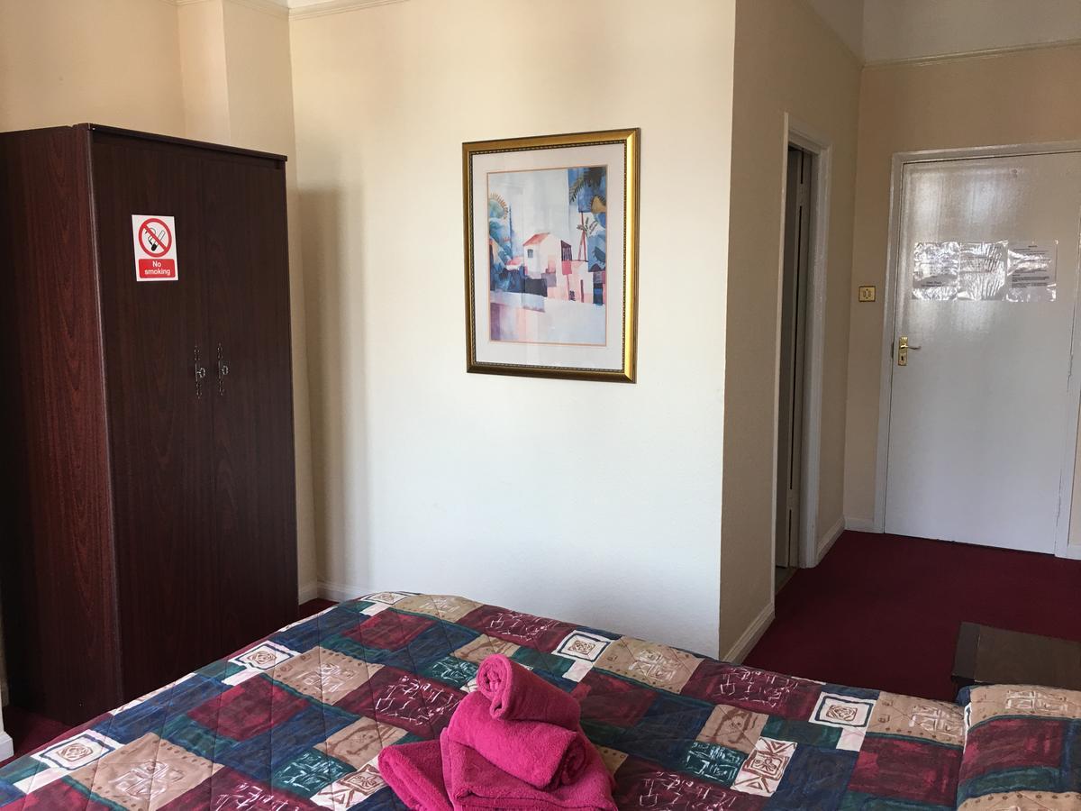 Double Room Private Bathroom