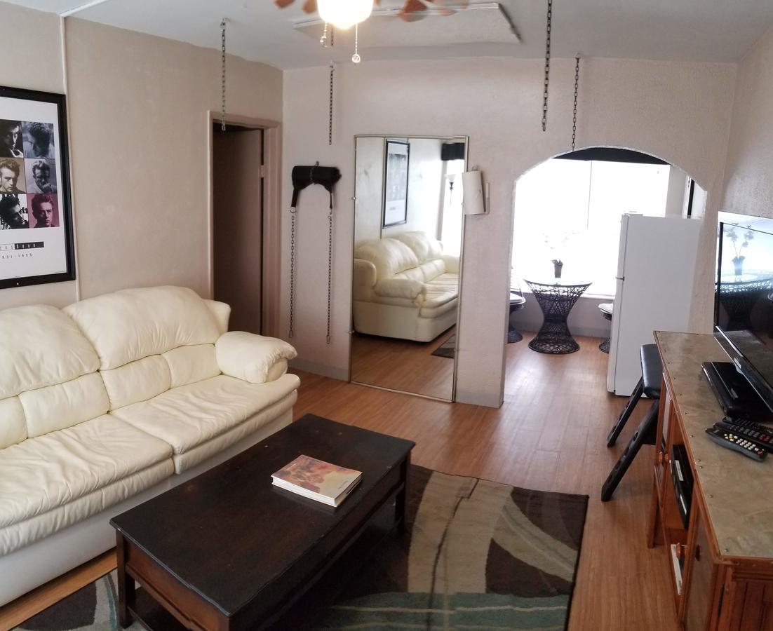 Deluxe Queen Suite