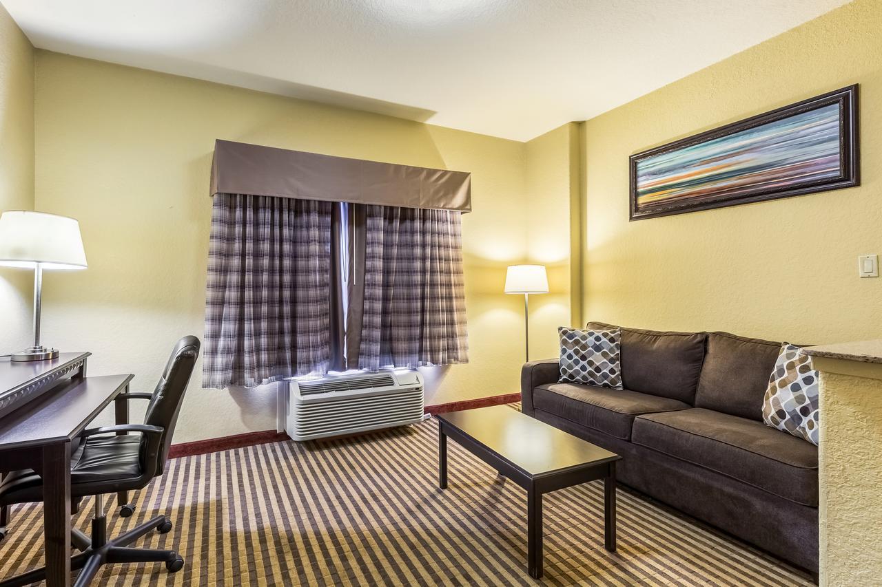 1 King Bed | Mob Acc Tub Ste Nsmk Micfridg