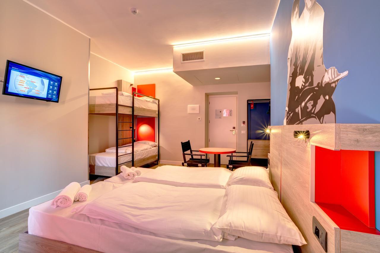 Bed 4-Bed Mixed Dormitory Room
