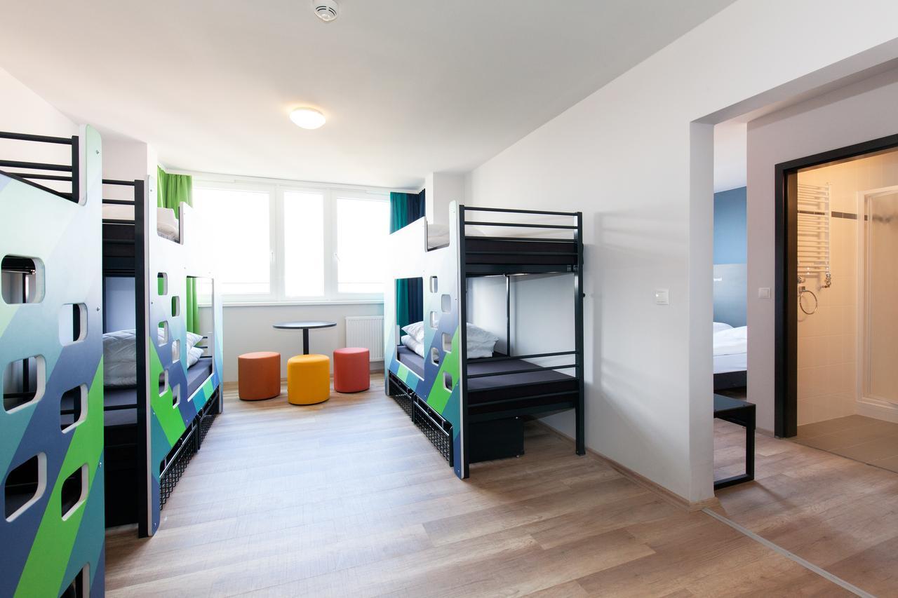 Bed 6-Bed Dormitory Room