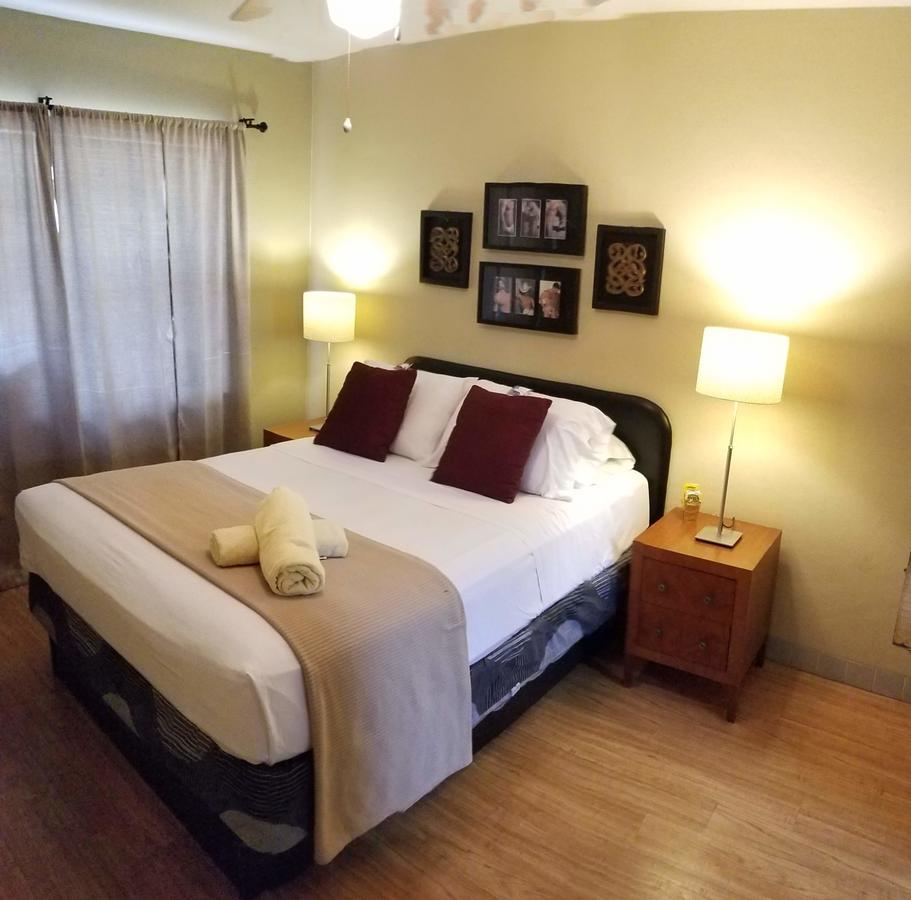 Deluxe Queen Suite