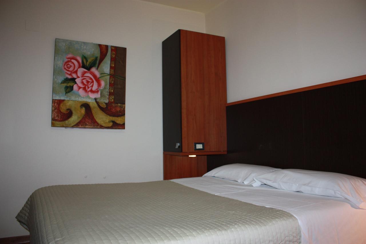 Economy Triple Room,667040472:JPEG