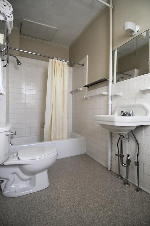 Queen Room with Twin Bed
