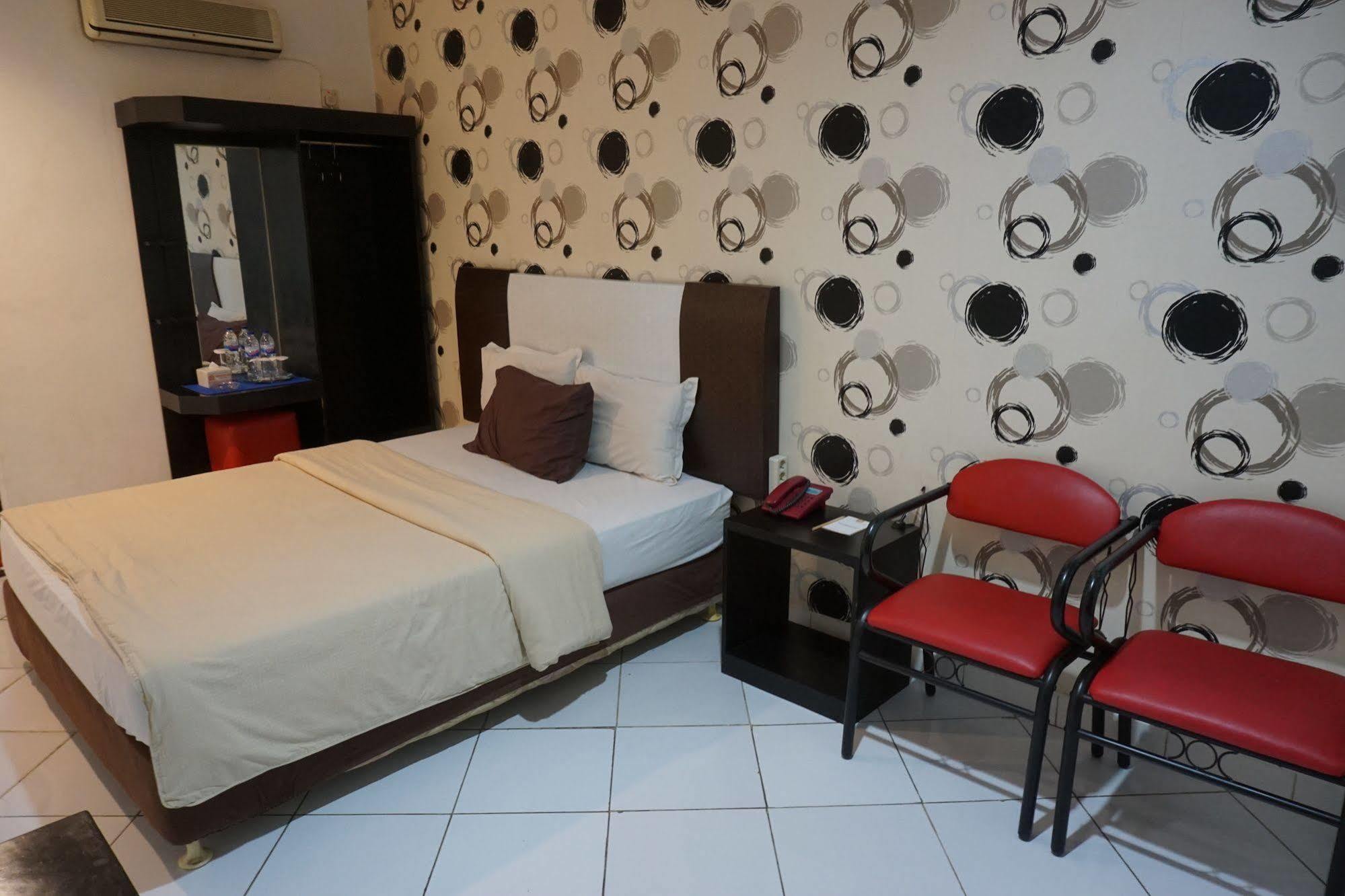 Standard Family Room,959969095:JPEG